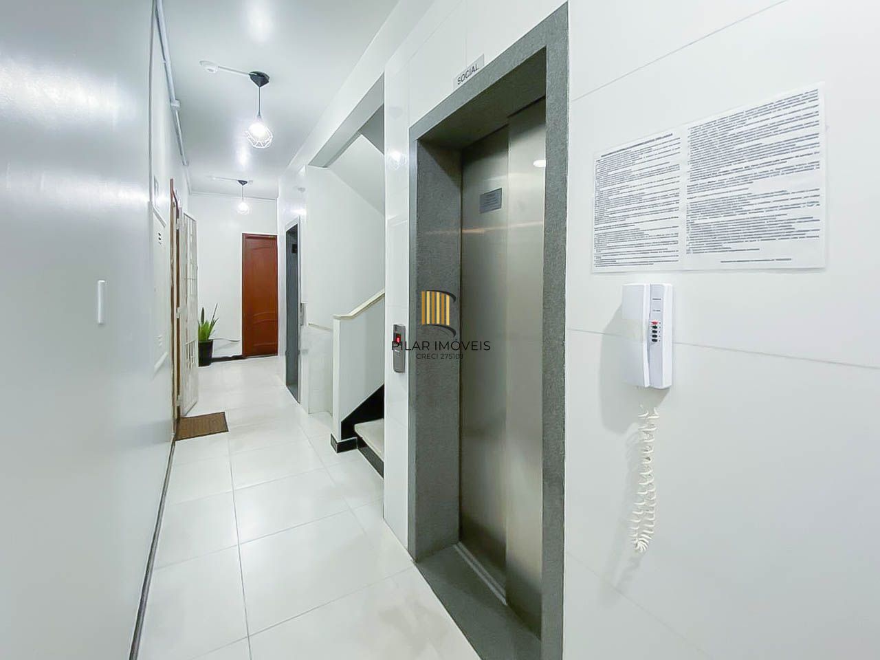 Apartamento amplo de 3 dormitórios, ensolarado, com portaria 24h próximo à UFRGS