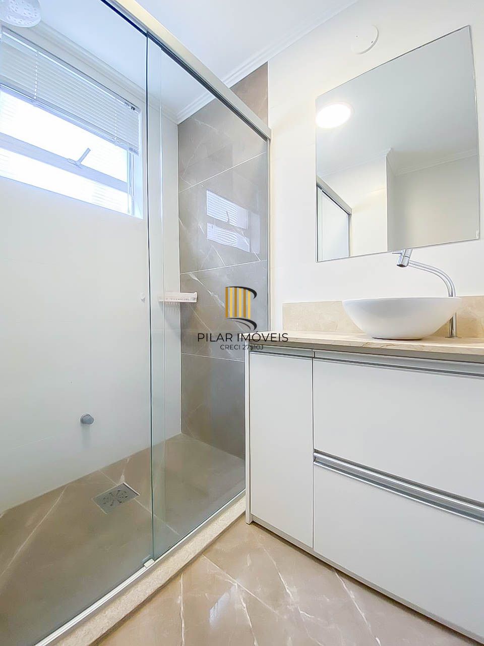 Apartamento 2 Dormitórios com Vaga Coberta e Cozinha Planejada no Bom Fim