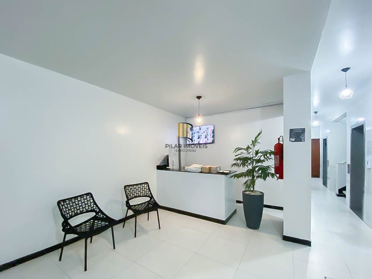 Apartamento amplo de 3 dormitórios, ensolarado, com portaria 24h próximo à UFRGS