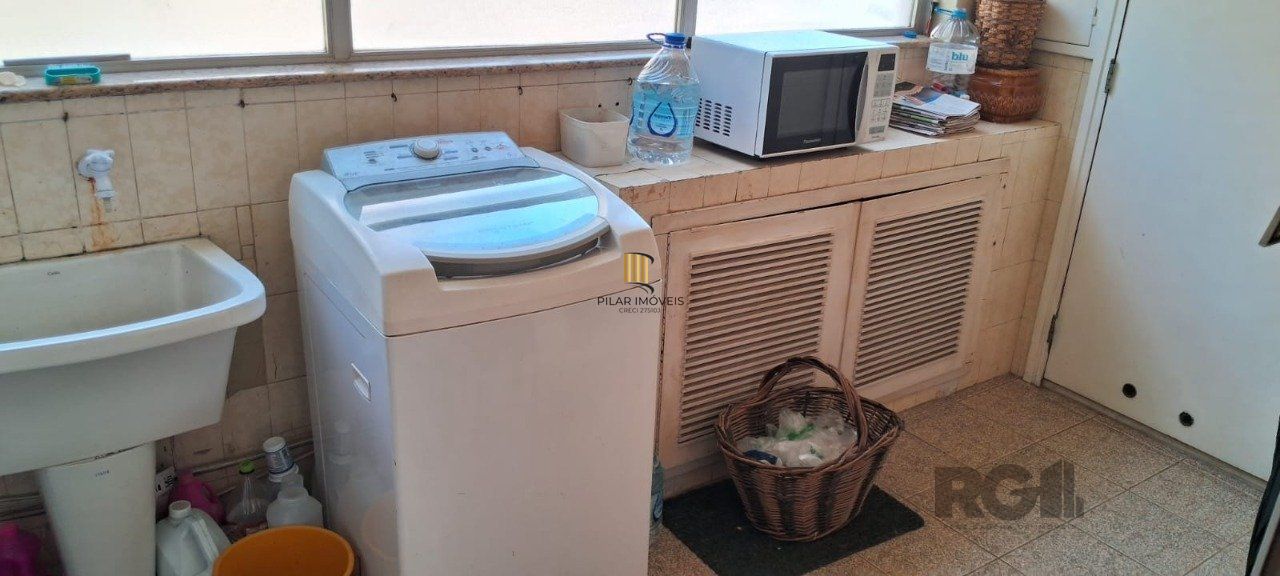 Apartamento de 152 m², com 3 dormitórios, 1 suíte e 2 vagas no bairro Bom Fim