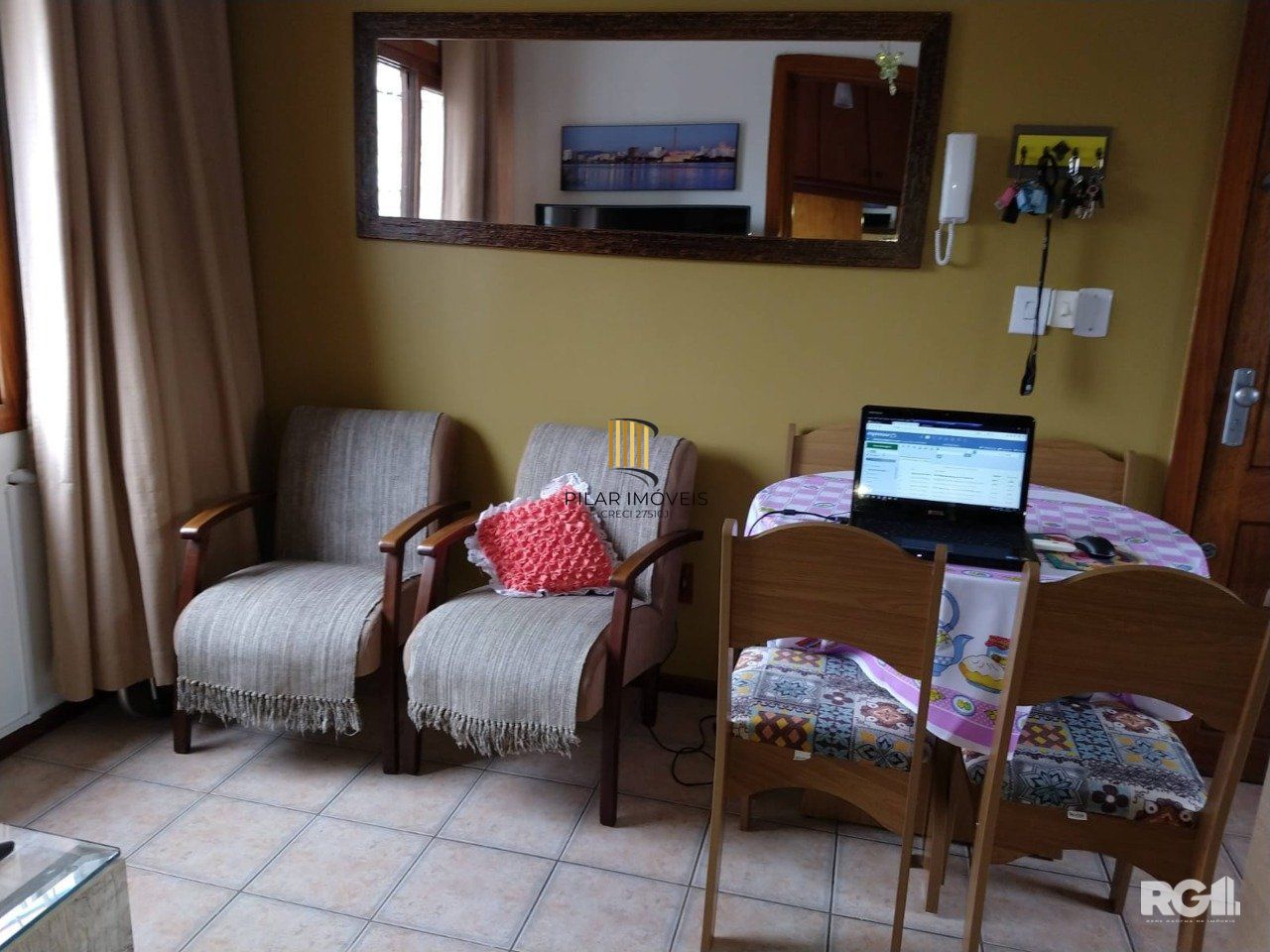 Apartamento de 1 dormitório com vaga de garagem escriturada na Rua Lopo Gonçalves.