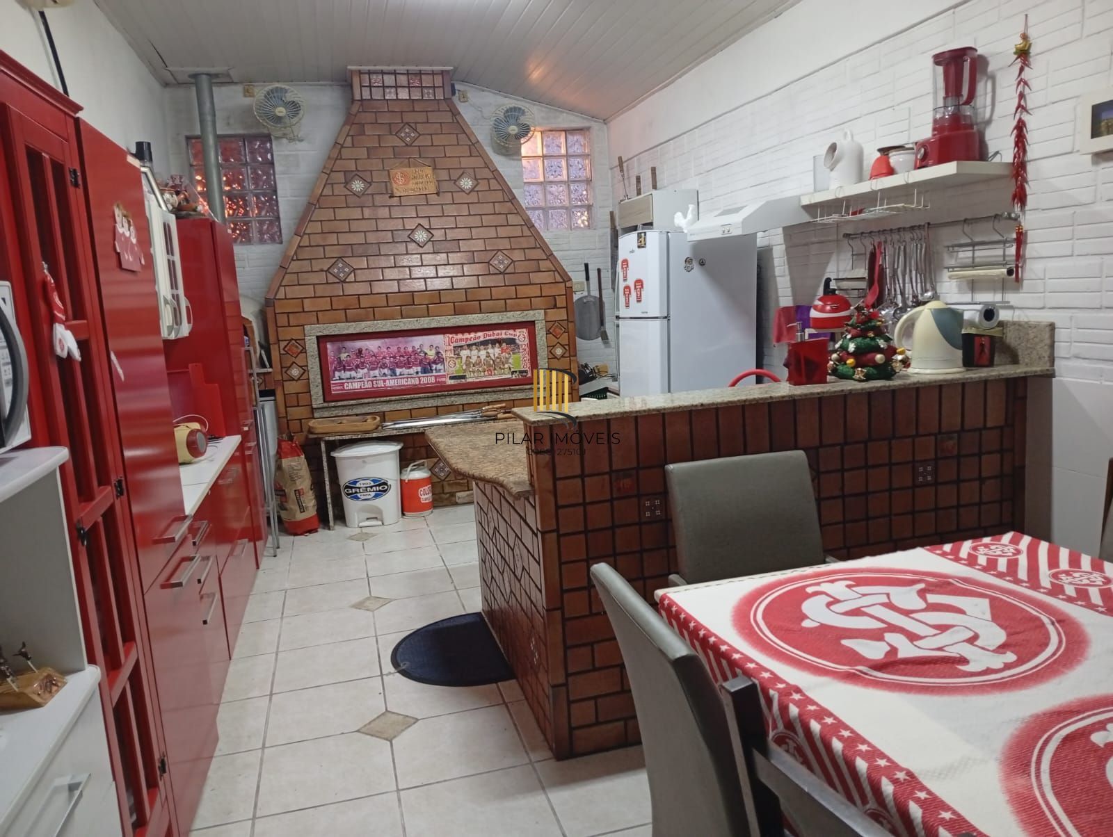 Casa com 5 quartos , 7 banheiros e pátio!