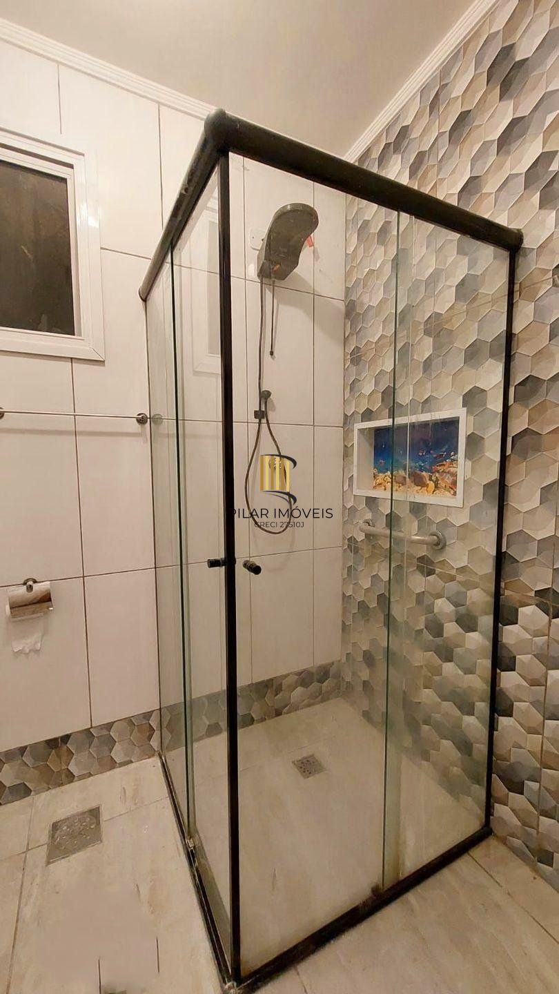Apartamento Reformado de 2 Dormitórios com Sacada no Menino Deus, Porto Alegre