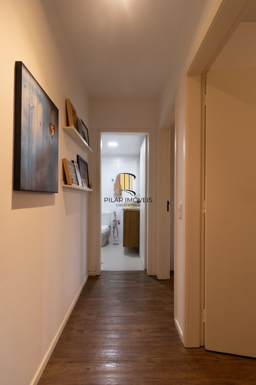 Apartamento 2 Dorm (1 Suíte) com 2 Banheiros, Vaga e Varanda – 87m² na Floresta