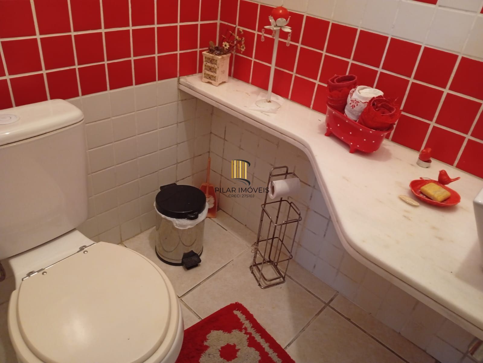 Casa com 5 quartos , 7 banheiros e pátio!