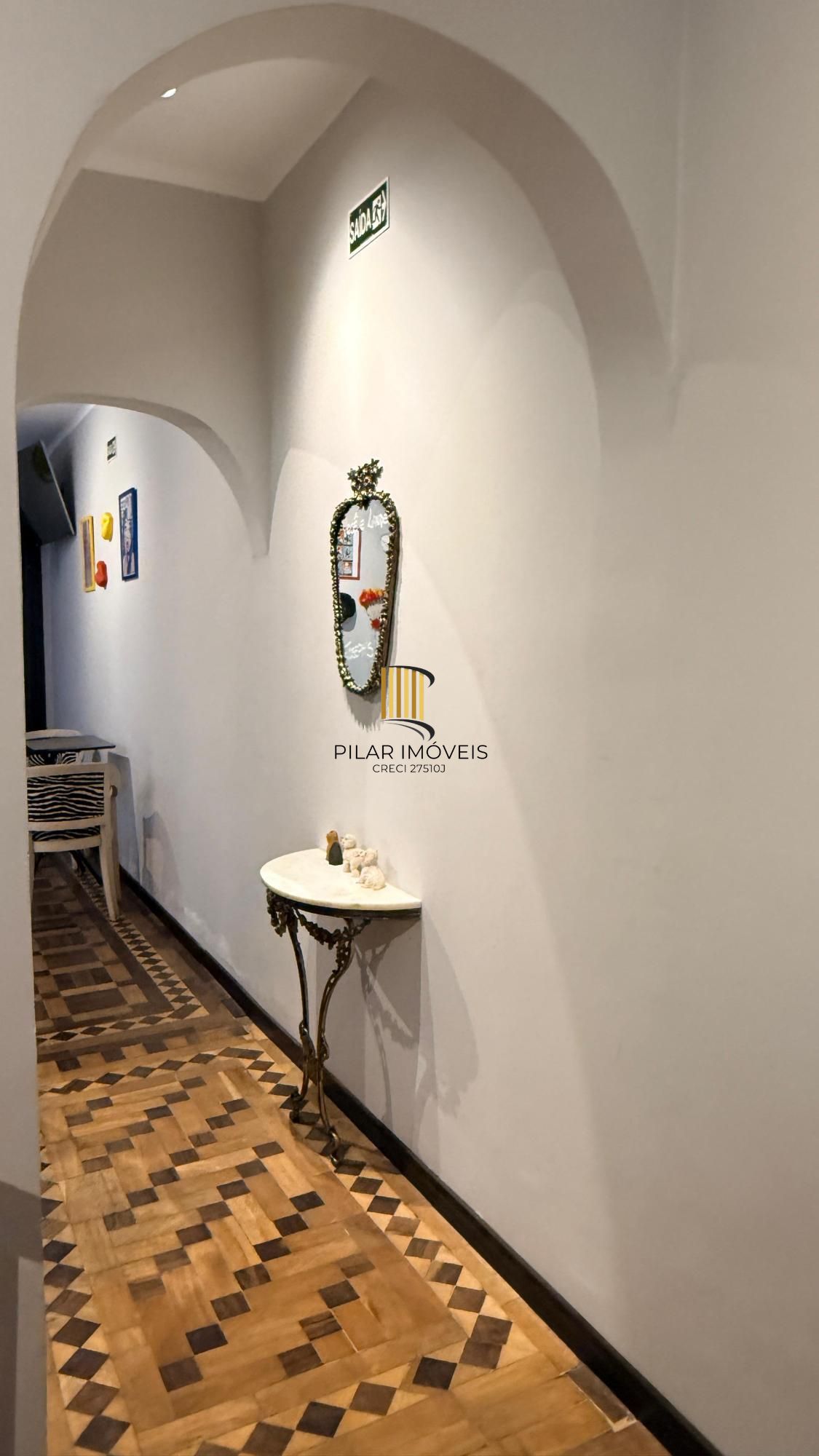 Prédio na Andre da Rocha com garagem