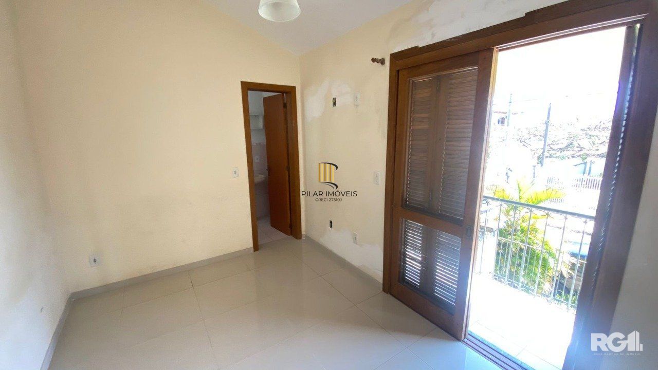 Casa à venda na Rua Martinho Lutero, localizada no bairro Harmonia em Canoas, RS.