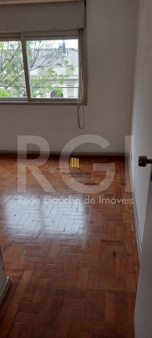 Apartamento com 3 quartos, 2 banheiros, desocupado e 1 vaga!