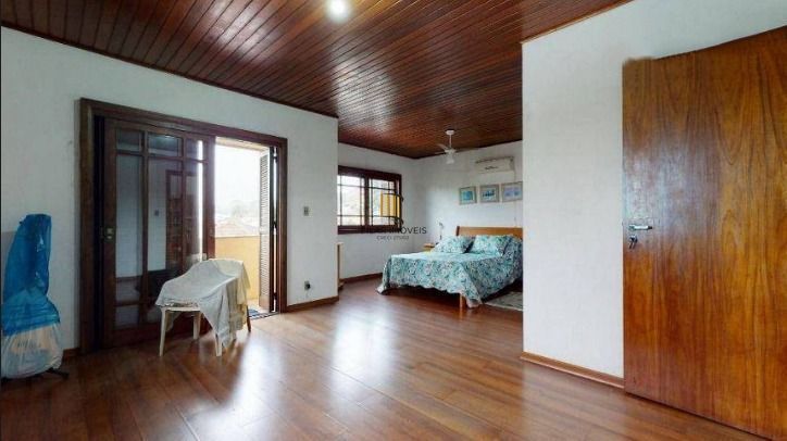 Casa para Venda - 190m², 4 dormitórios, sendo 1 suites, 2 vagas - Partenon