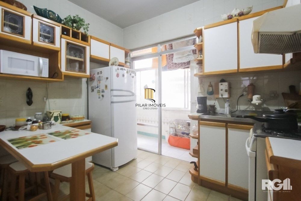 Apartamento de 2 dormitórios em ótima localização na Av. Cristovao colombo.
