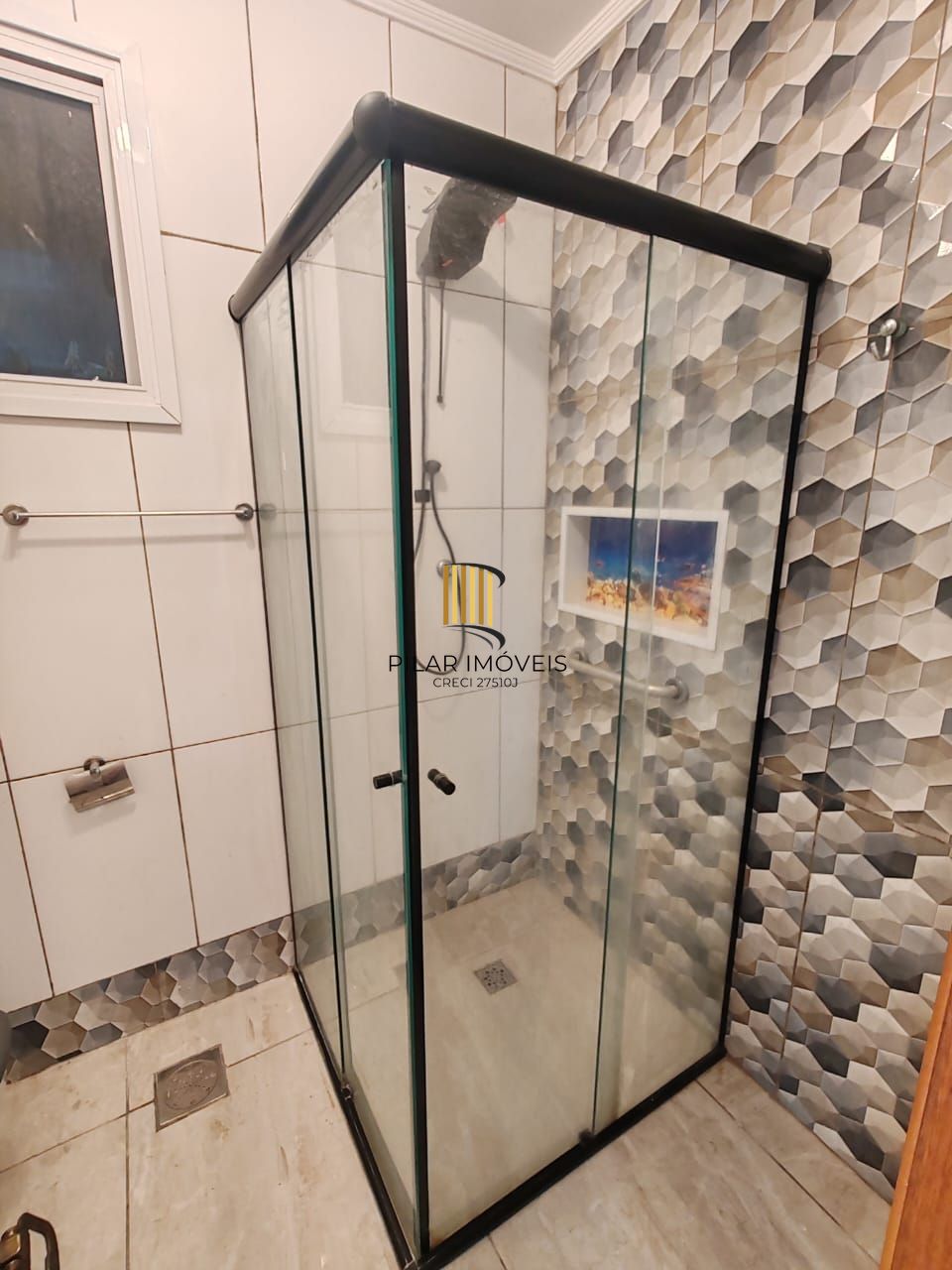 Apartamento Reformado de 2 Dormitórios com Sacada no Menino Deus, Porto Alegre