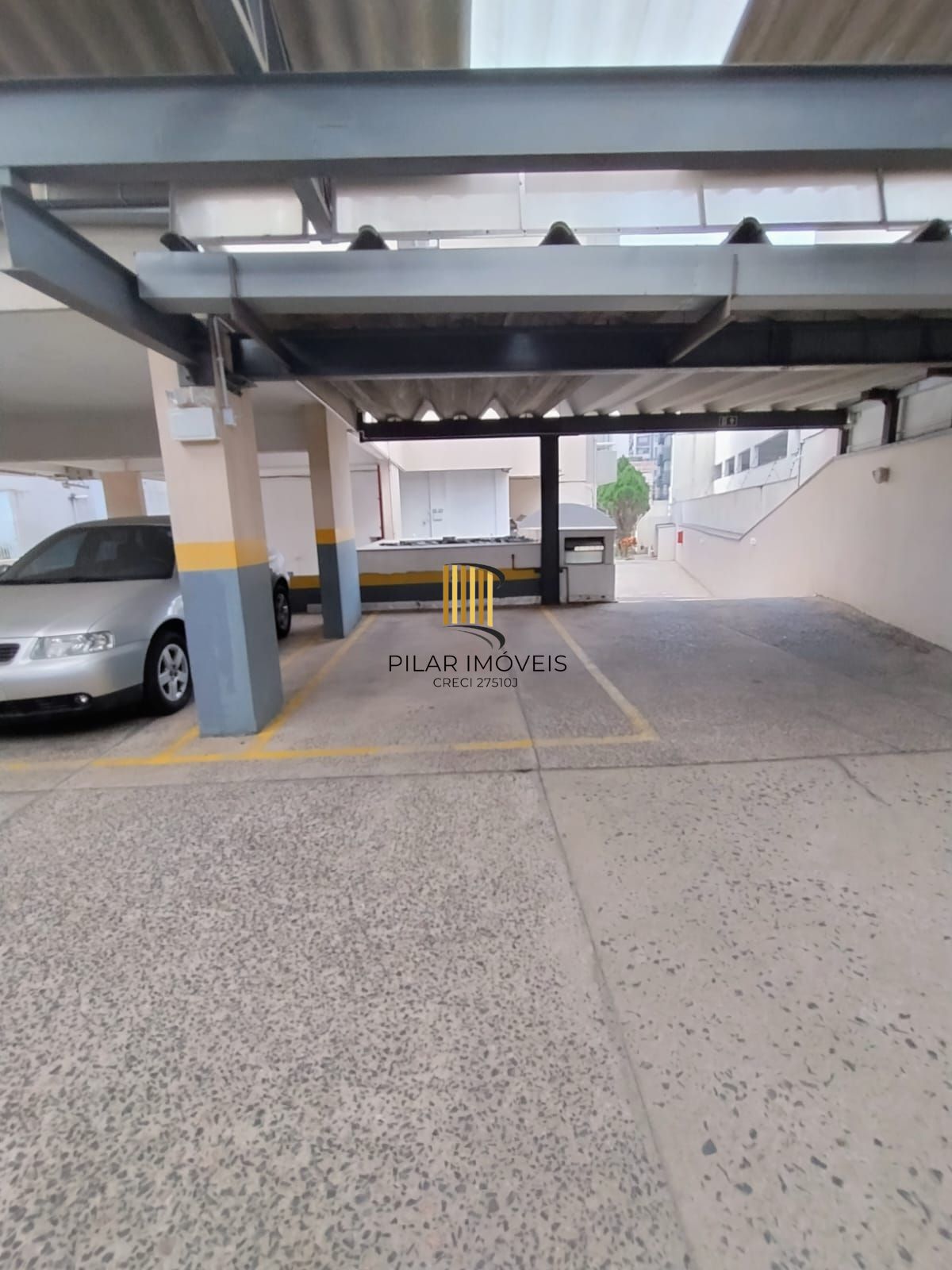 Apartamento 2 quartos, sacada com churrasqueira e  garagem no bairro Cidade Baix