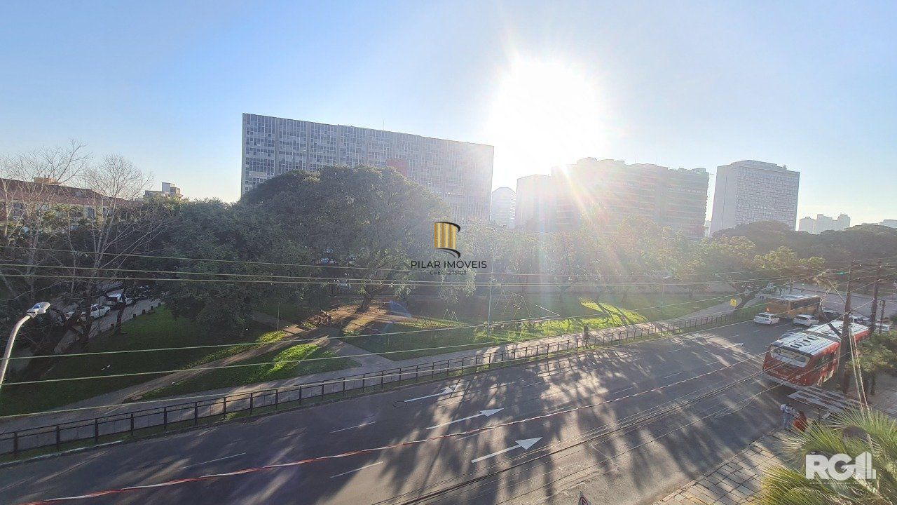 EXCELENTE APARTAMENTO DE FRENTE COM 2 DORM. CÓD. RP389882