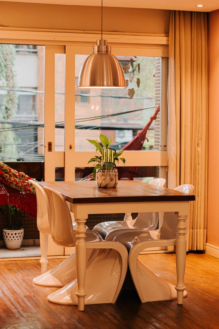 Apartamento 2 Dorm (1 Suíte) com 2 Banheiros, Vaga e Varanda – 87m² na Floresta