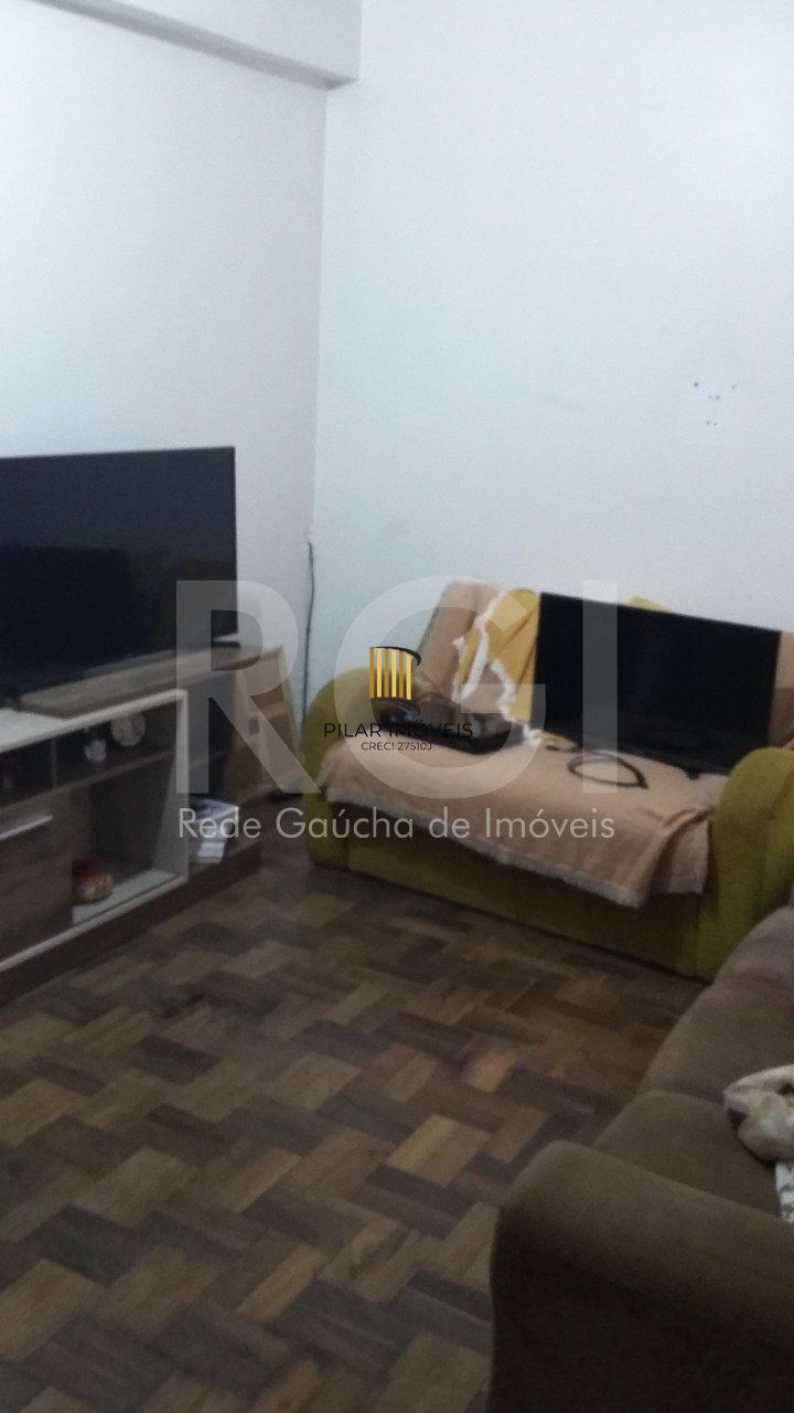 Casa com 4 quartos, 4 banheiros  e amplo pátio no miolo do bairro Cidade Baixa!