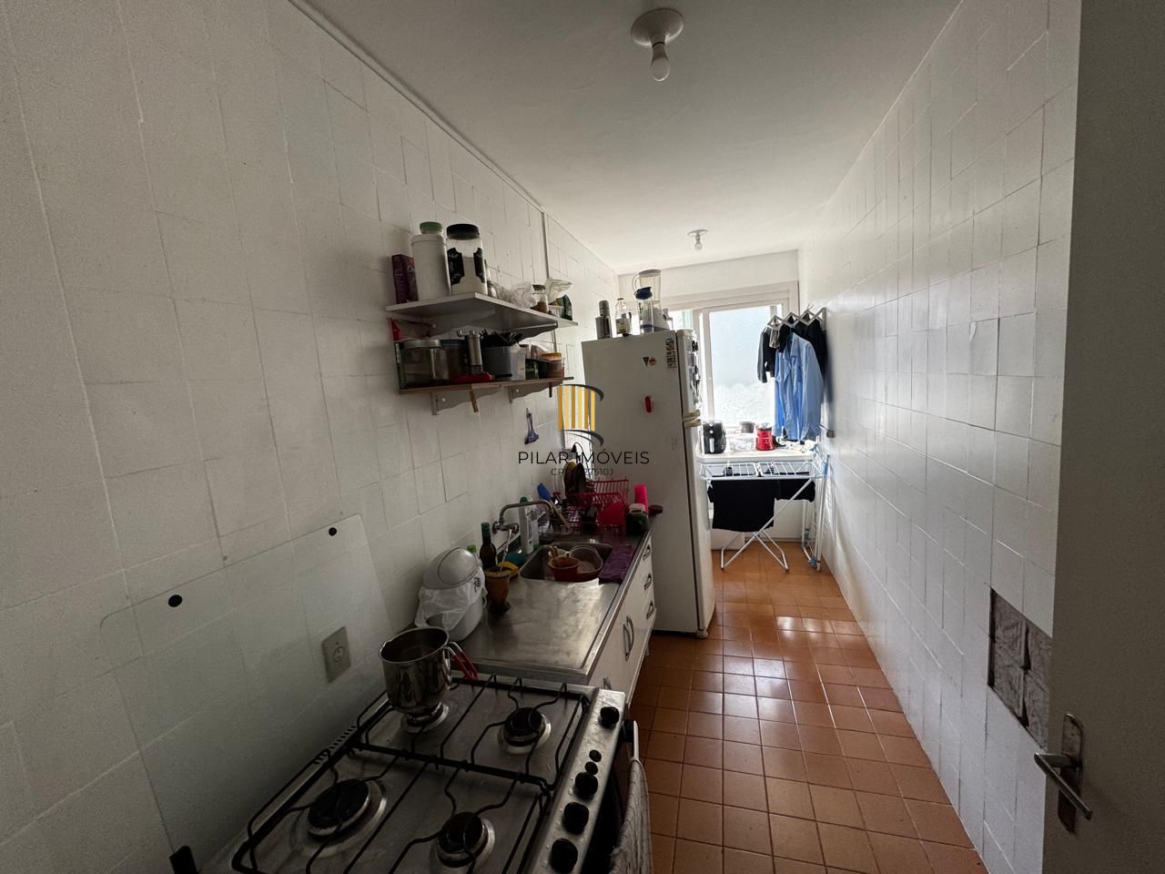 Apartamento de 2 dormitórios, de frente no bairro Menino Deus, em Porto Alegre!