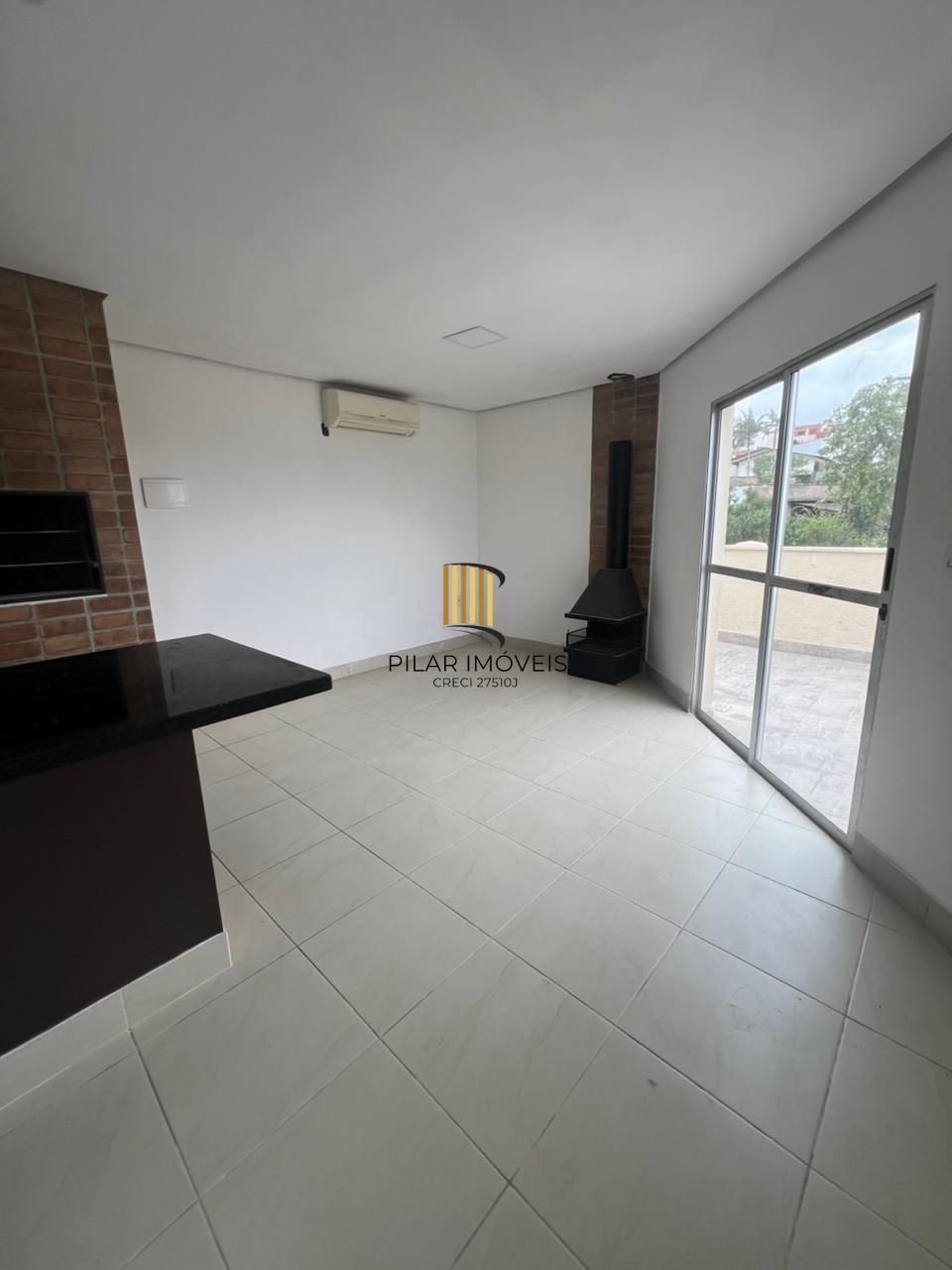 Cobertura reformada com terraço