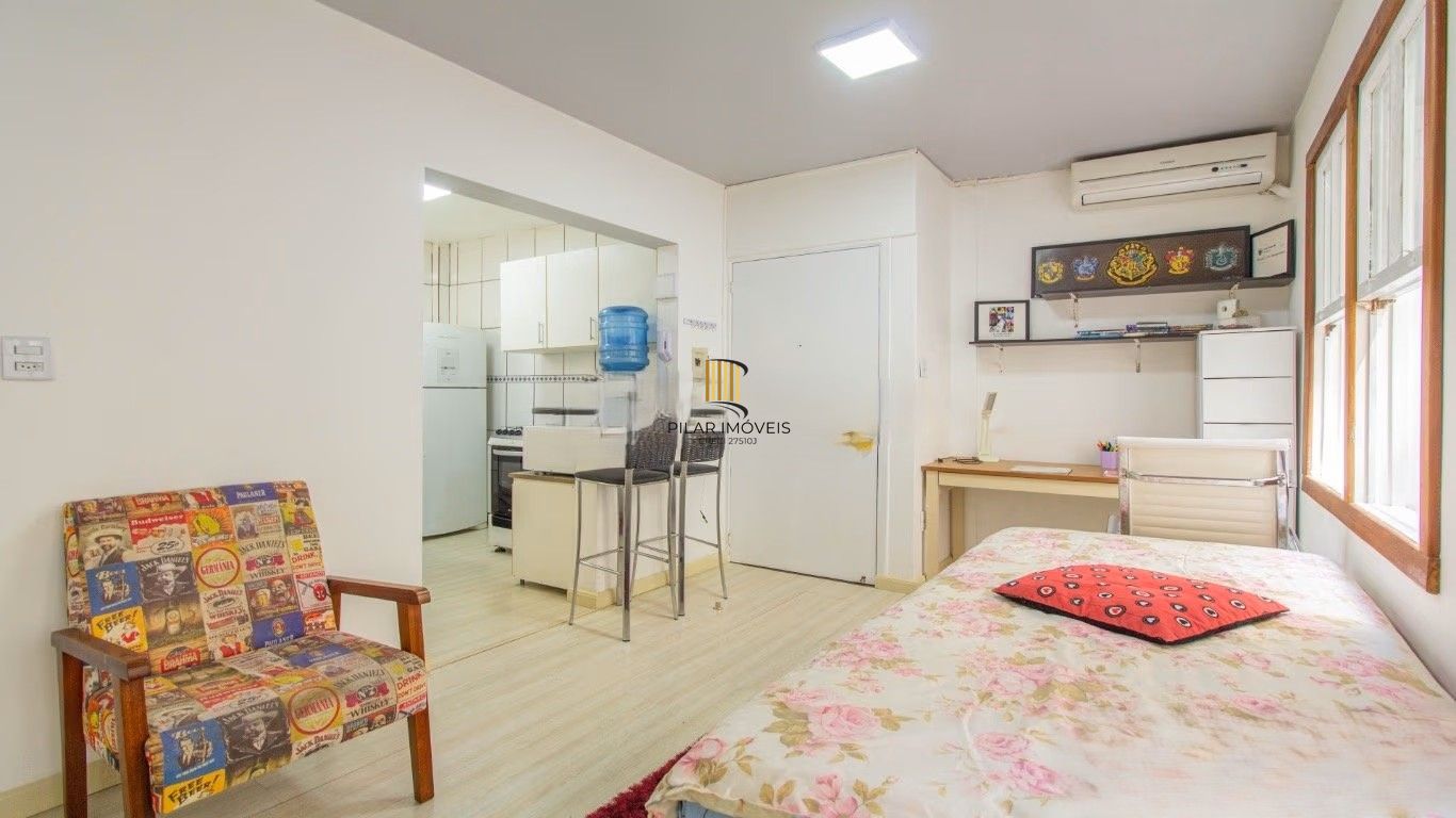 JK reformado e mobiliado a 100m da UFRGS - Rua Desembargador André da Rocha