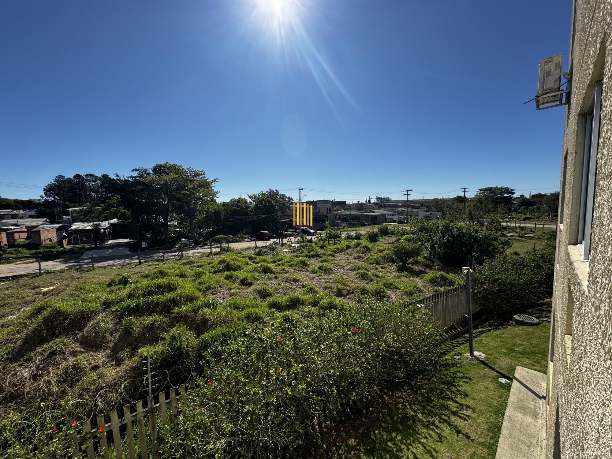 Apartamento de 2 dormitórios com garagem