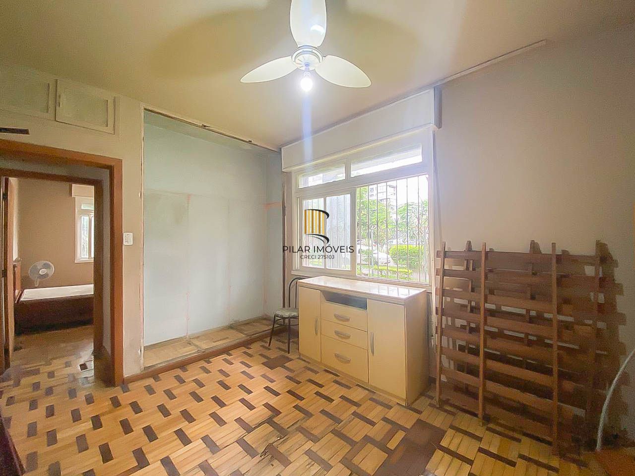 Apartamento 2 Dormitórios com Vaga Coberta no Menino Deus – Av. Ganzo, de Frente