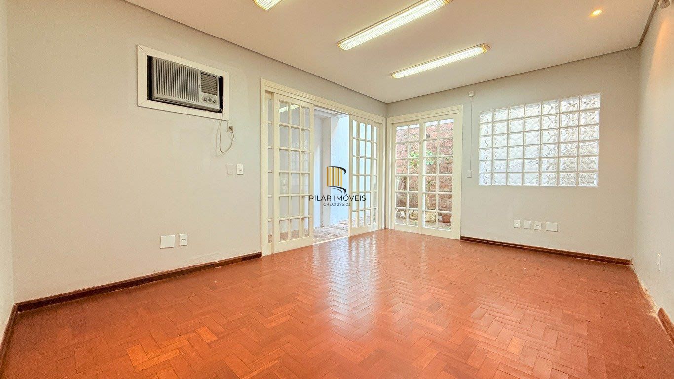 CASA 230m² 5 QUARTOS/SALAS, 3 VAGAS DE GARAGEM - USO RESIDENCIAL OU COMERCIAL