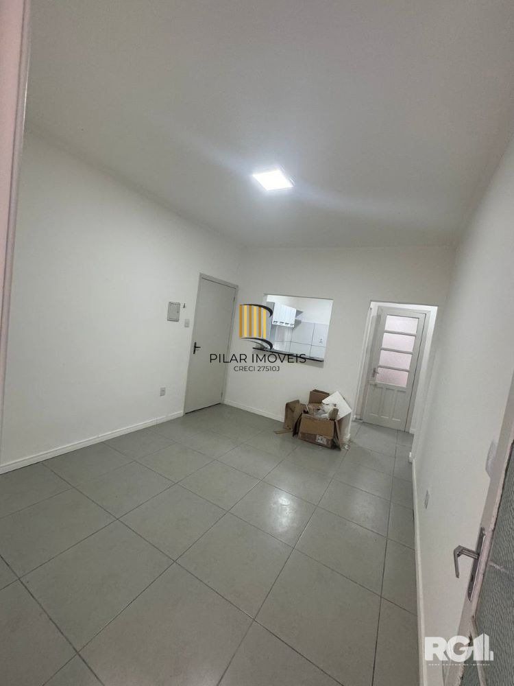 Apartamento GARDEN com dois pátios  privativos,  1 dormitório, sala, cozinha, 1 banheiro   na Av. Getúlio Vargas