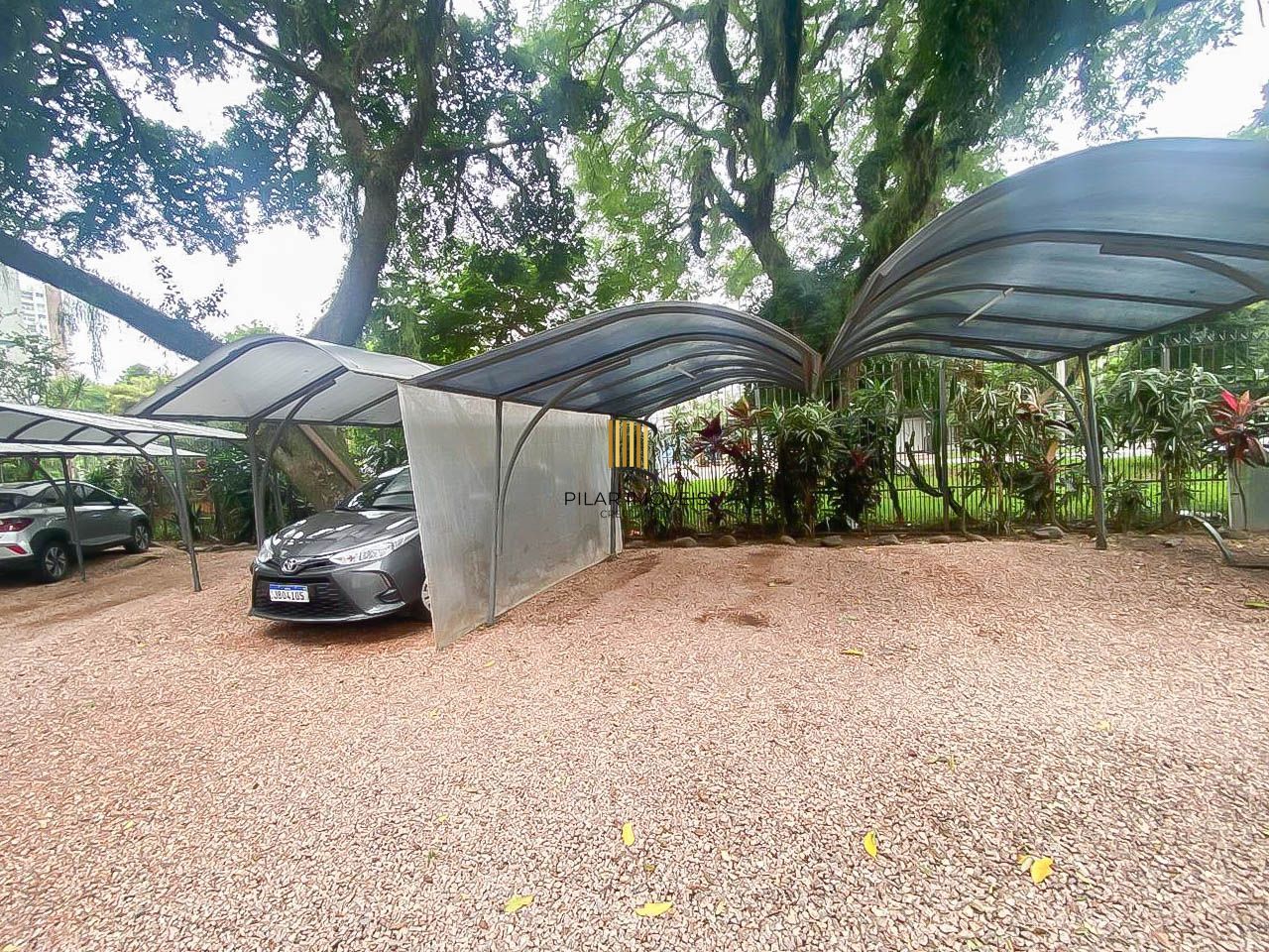 Apartamento 2 Dormitórios com Vaga Coberta no Menino Deus – Av. Ganzo, de Frente