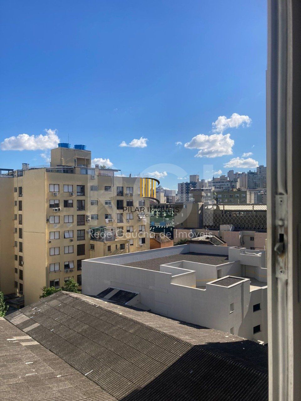 Ampla apartamento 3 dormitorios,living 2 ambientes na Cidade Baixa, com 2 garage