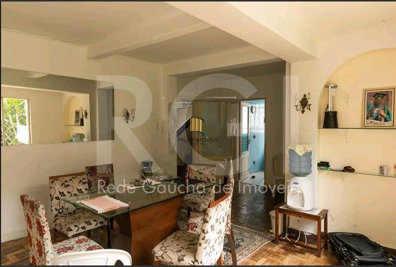 Casa para Venda - 210m², 4 quartos, sendo 1 suites, 4 vagas - Petrópolis