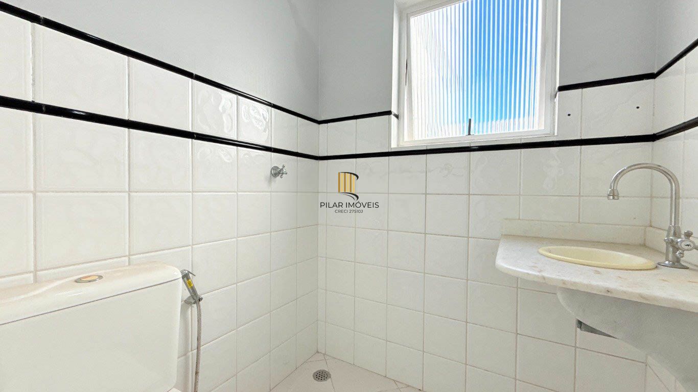 CASA 230m² 5 QUARTOS/SALAS, 3 VAGAS DE GARAGEM - USO RESIDENCIAL OU COMERCIAL