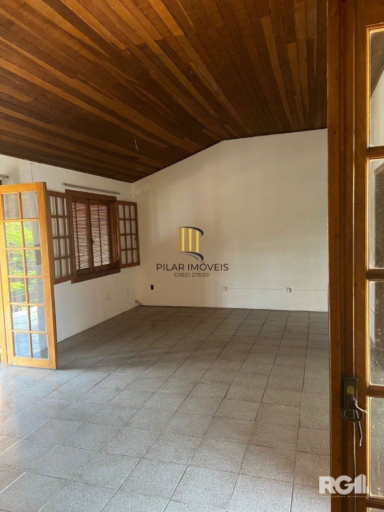 Casa 4 dormitórios, com sacada e amplo terraço