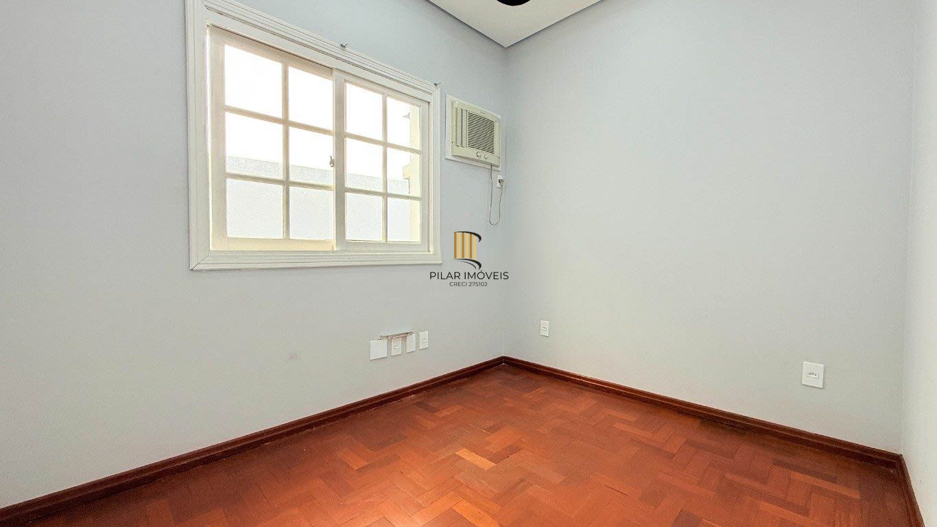 CASA 230m² 5 QUARTOS/SALAS, 3 VAGAS DE GARAGEM - USO RESIDENCIAL OU COMERCIAL