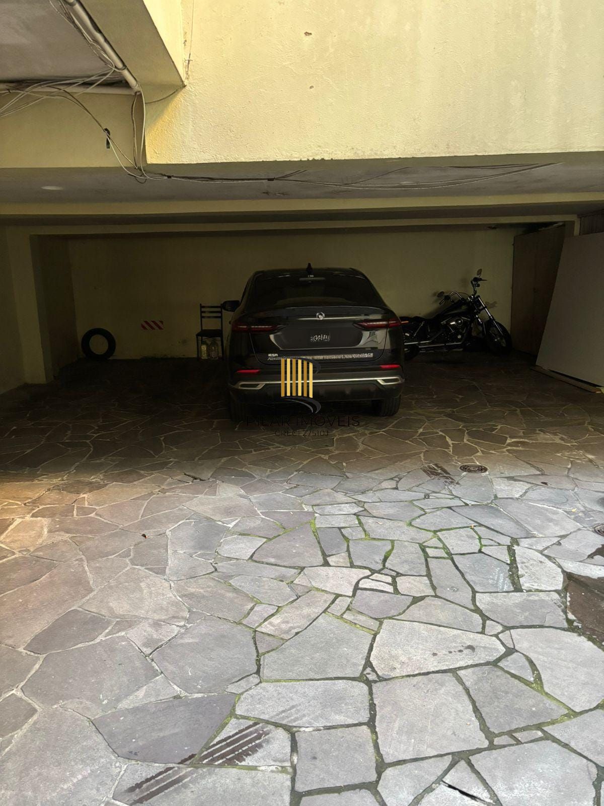 Apartamento amplo reformado com vaga de garagem  à venda na Marquês do Pombal