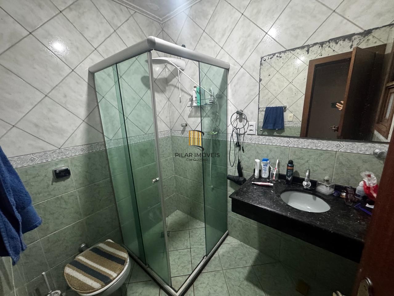 Apartamento de 3 dormitórios, banheiro social e lavabo na Cidade Baixa em Porto Alegre