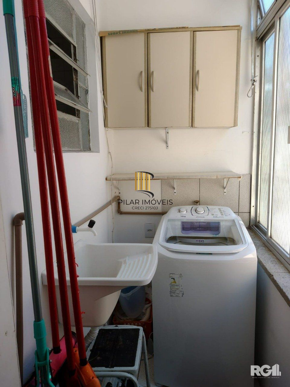 Apartamento de 2 dormitórios,  sala, cozinha, área de serviço separada, banheiro social