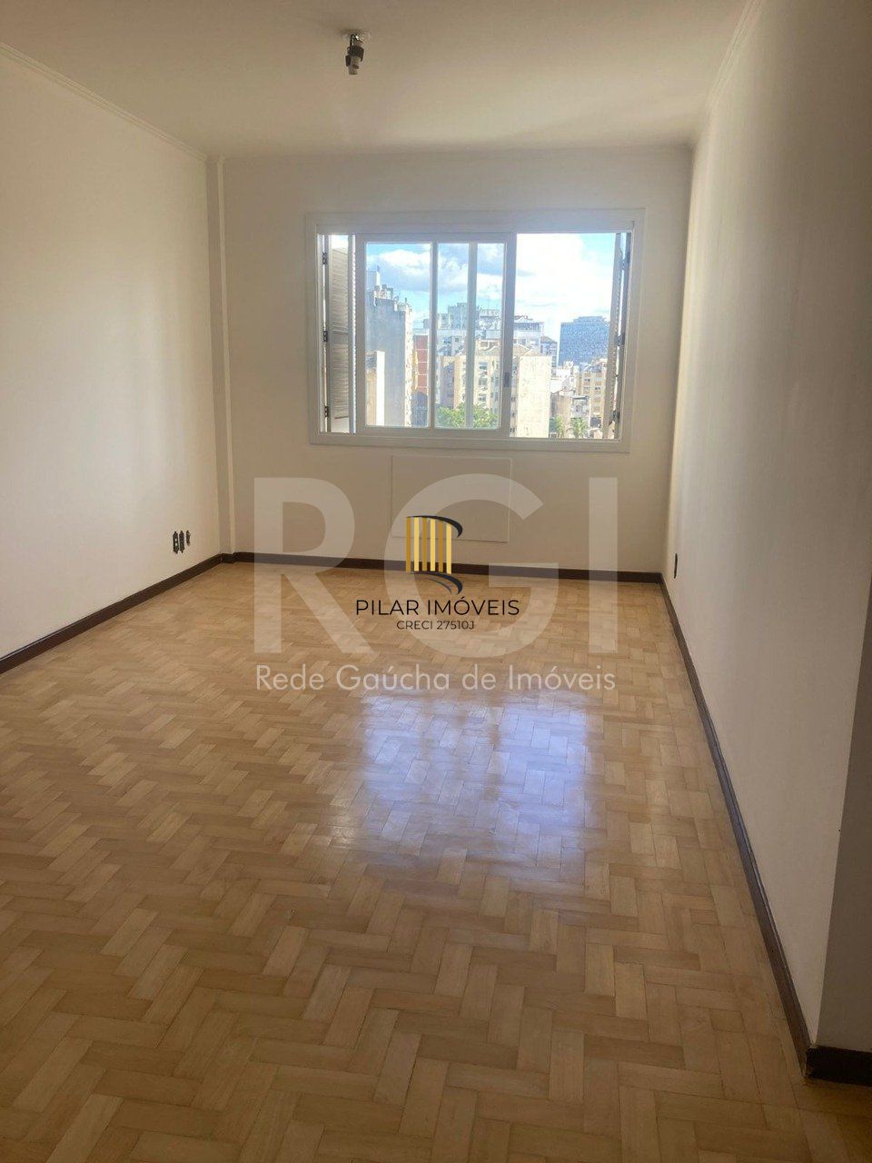 Ampla apartamento 3 dormitorios,living 2 ambientes na Cidade Baixa, com 2 garage