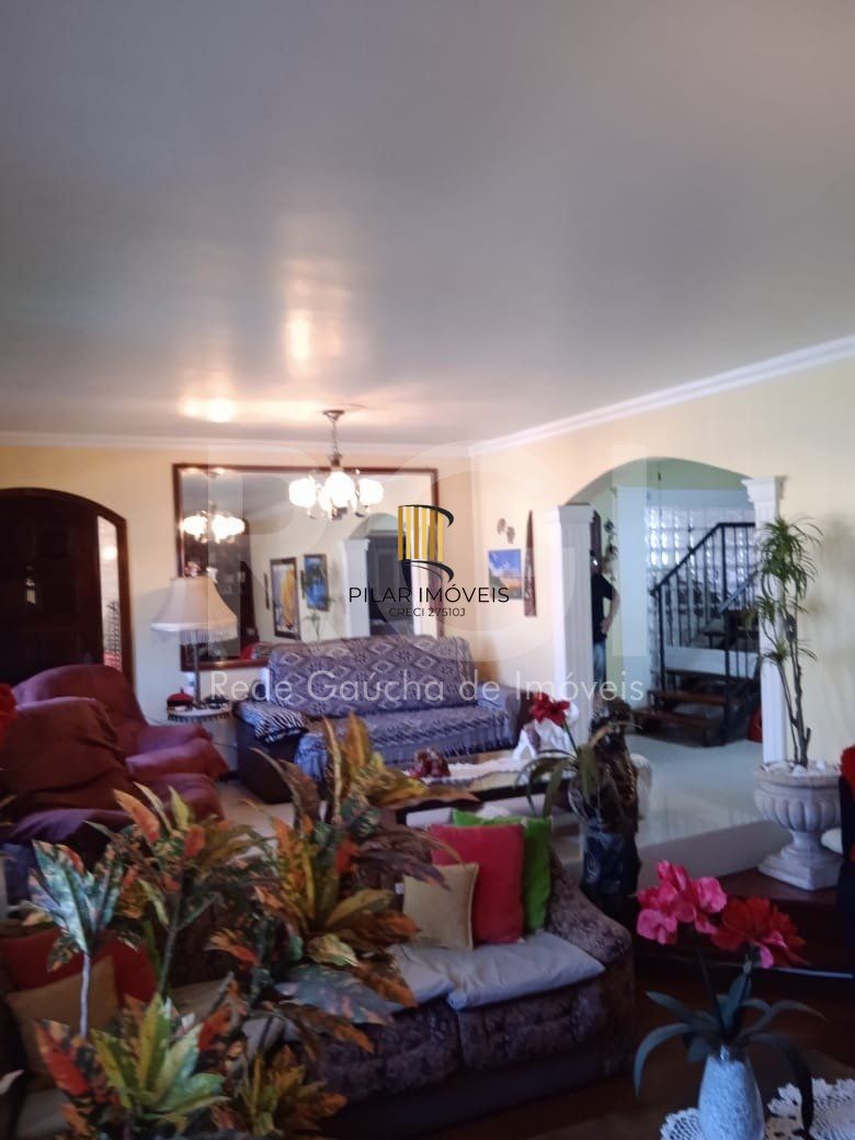 Casa para Venda - 750m², 6 dormitórios, sendo 3 suites, 4 vagas - Partenon