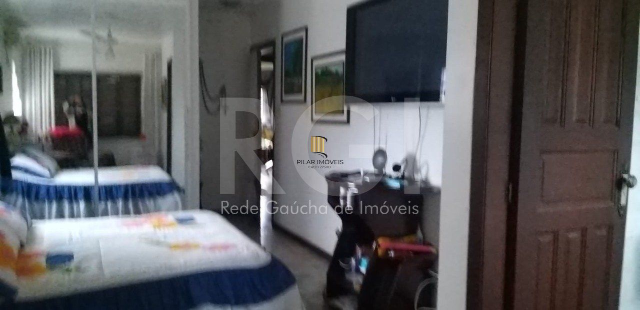 Casa para Venda - 750m², 6 dormitórios, sendo 3 suites, 4 vagas - Partenon