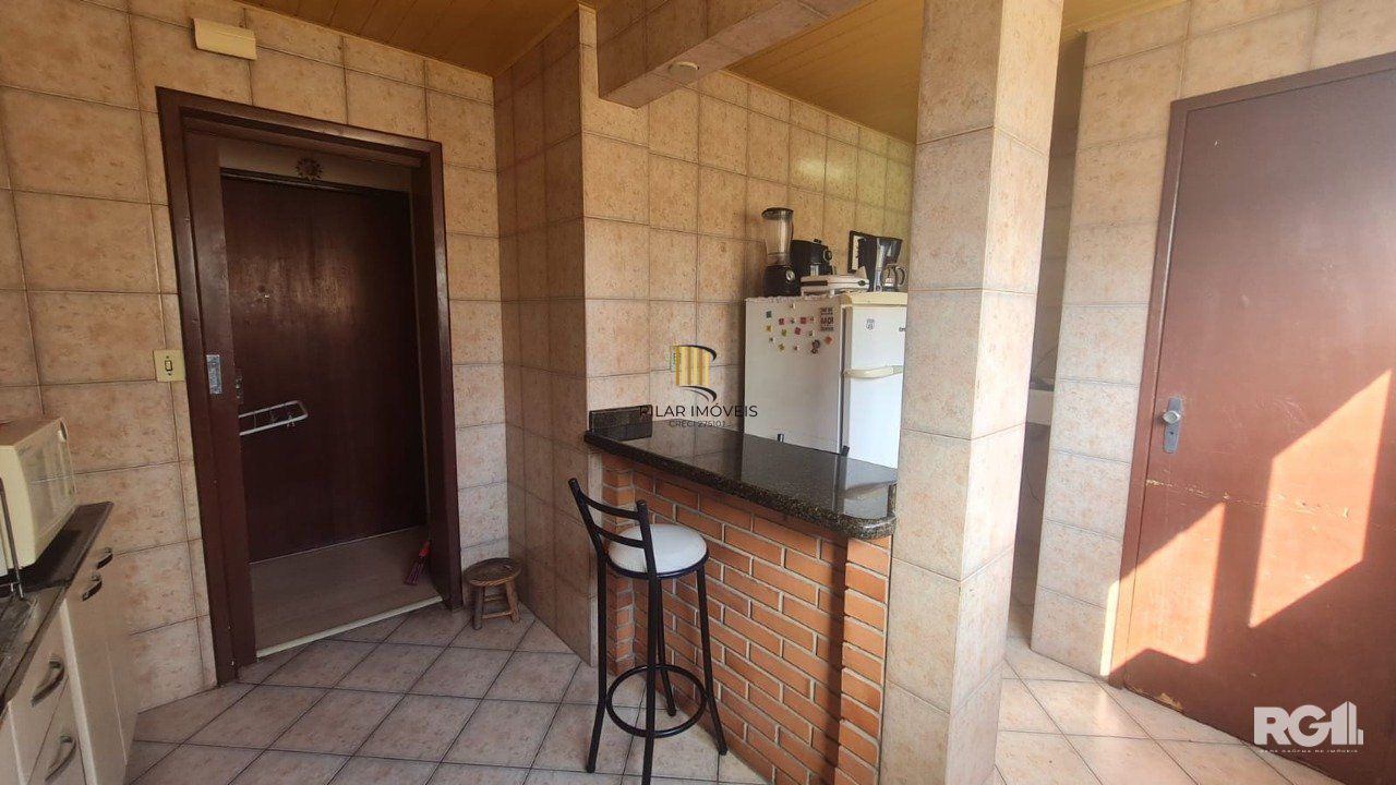 Apartamento de 2 dormitórios, mobiliado.