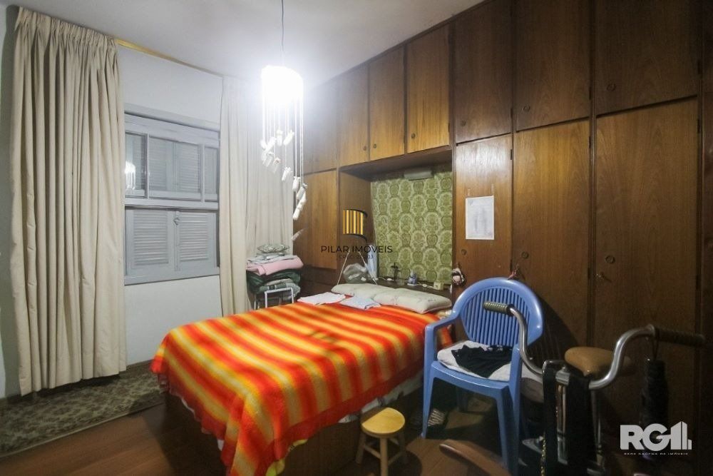 Apartamento de 2 dormitórios em ótima localização na Av. Cristovao colombo.
