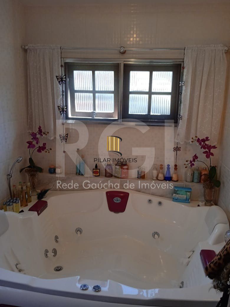 Casa para Venda - 750m², 6 dormitórios, sendo 3 suites, 4 vagas - Partenon