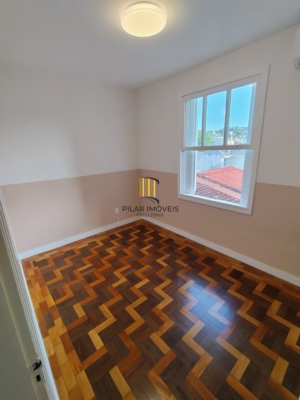 #Vende apartamento  desocupado com 2 quartos no Menino Deus#