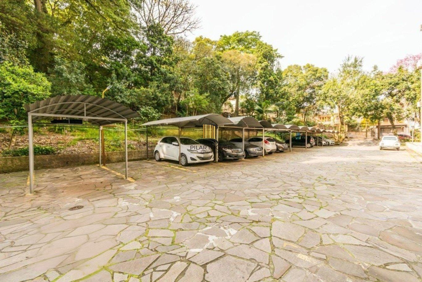 Apartamento 2 Dormitórios na Curupaiti com Vaga de Garagem – Completo e Bem Localizado