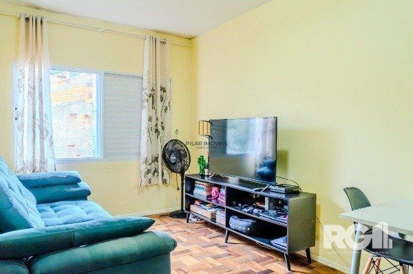 Apartamento com 1 quarto e 47m² à venda em Medianeira, Porto Alegre.
