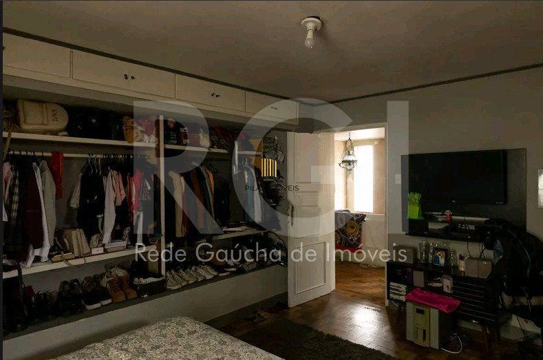 Casa para Venda - 210m², 4 quartos, sendo 1 suites, 4 vagas - Petrópolis