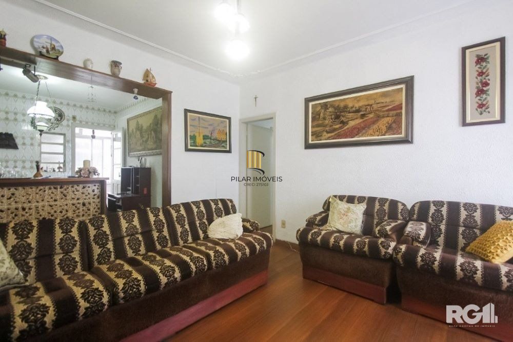Apartamento de 2 dormitórios em ótima localização na Av. Cristovao colombo.