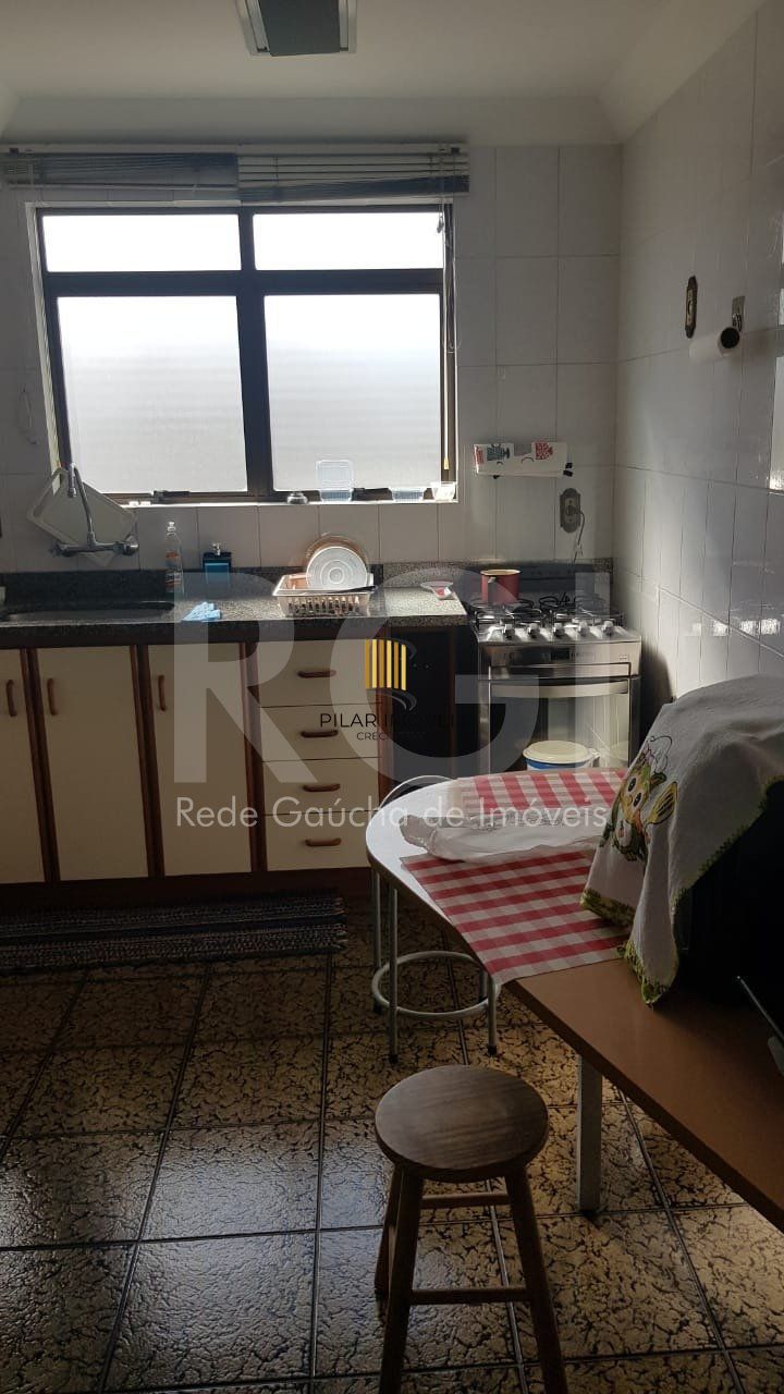 Apartamento desocupado, 2 quartos, andar alto, garagem  na Cidade Baixa.