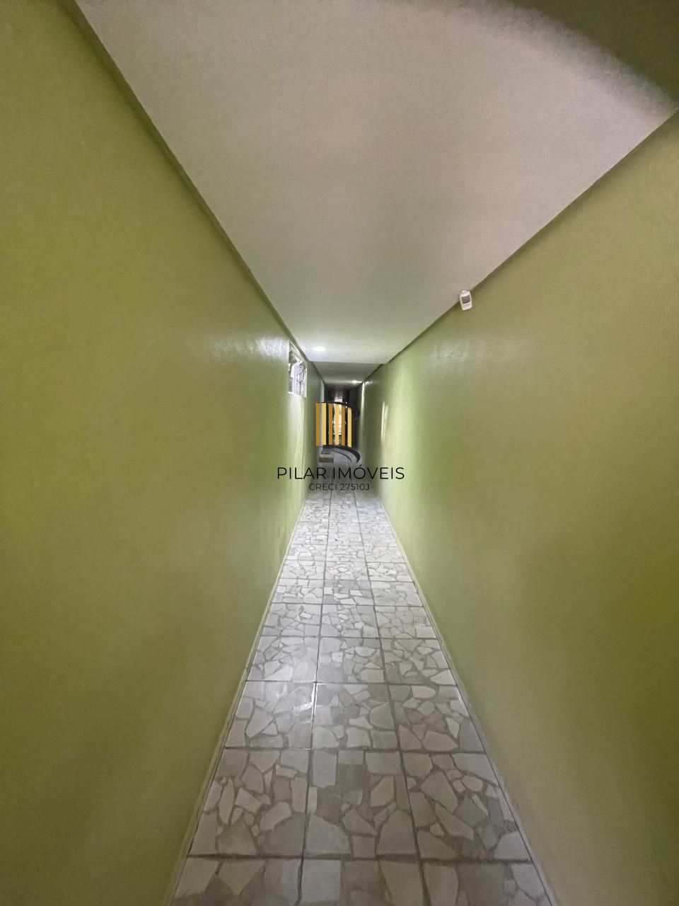 Na José do Patrocínio, um endereço tradicional e cheio de conveniência, apresento este JK amplo