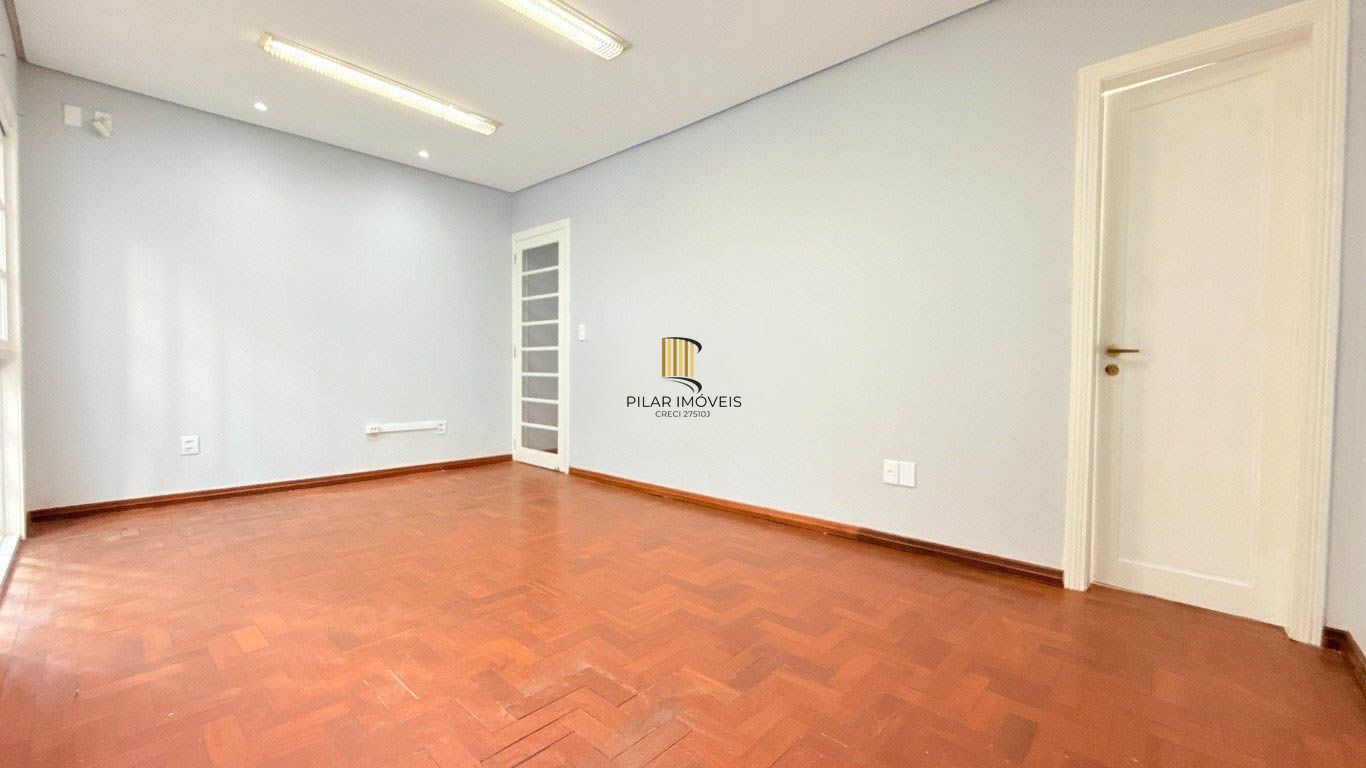 CASA 230m² 5 QUARTOS/SALAS, 3 VAGAS DE GARAGEM - USO RESIDENCIAL OU COMERCIAL