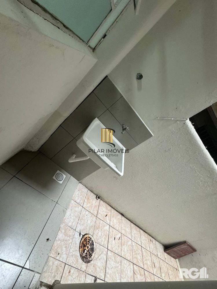Apartamento GARDEN com dois pátios  privativos,  1 dormitório, sala, cozinha, 1 banheiro   na Av. Getúlio Vargas